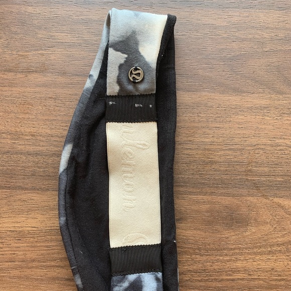 Lululemon headband - Excellent condition - Picture 1 of 2